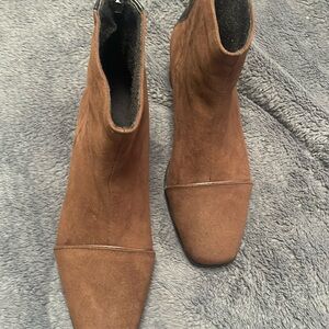 Brand new brown suede boots brand new